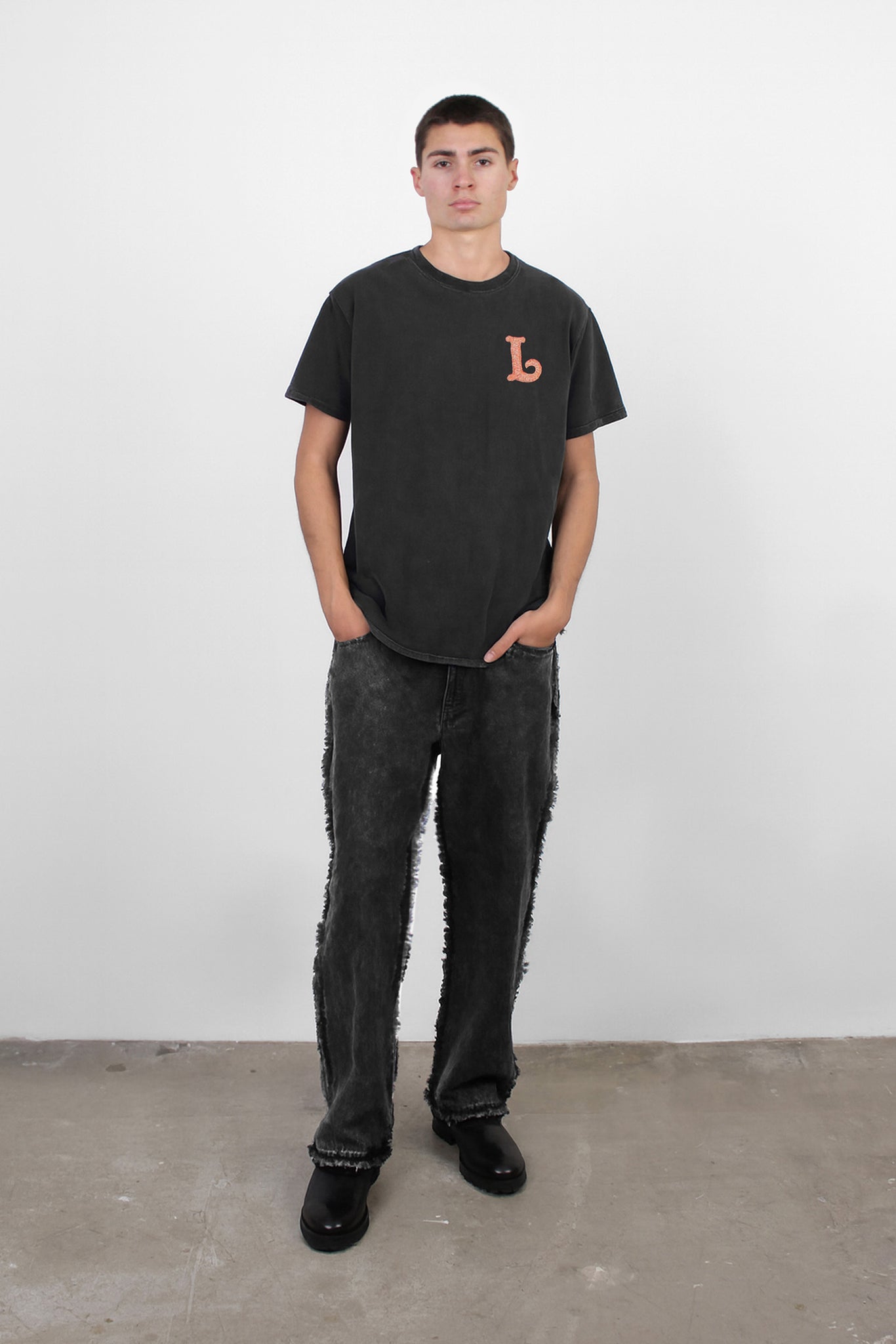 El Appliqué Fisherman Tee in Washed Black