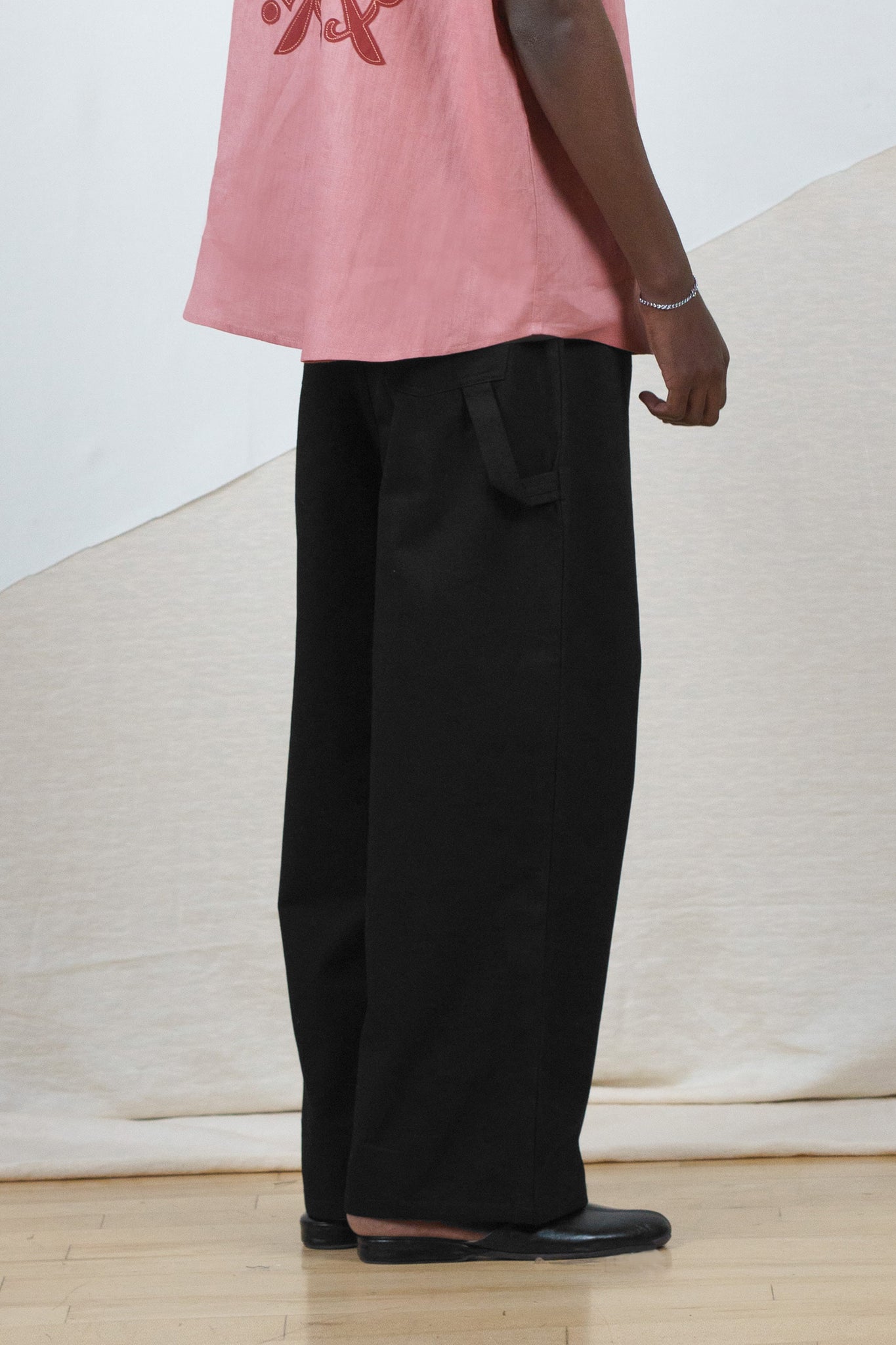 Uniform Pleated Wide Leg Pant in Black