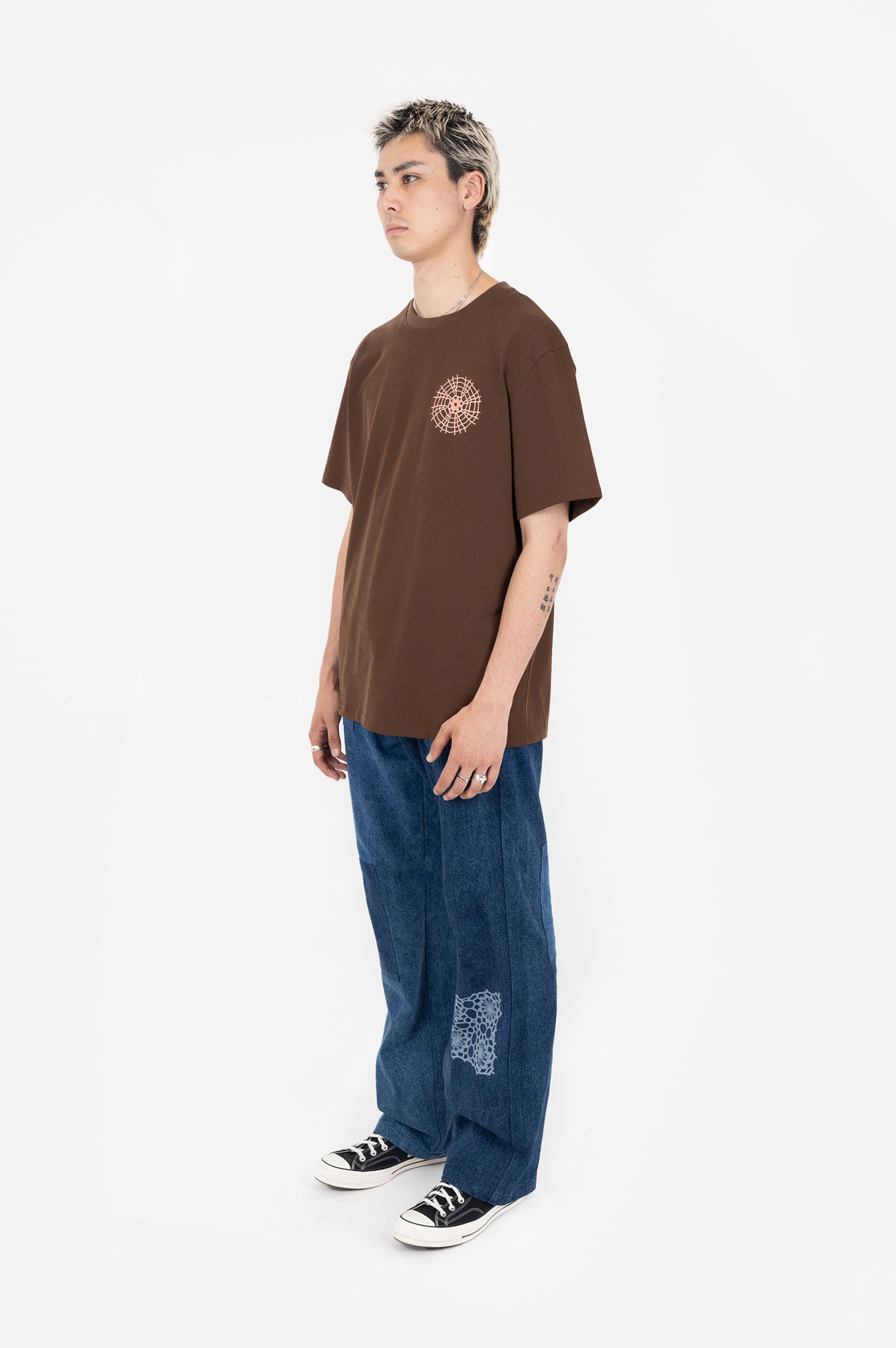 Spidora Tee in Brown