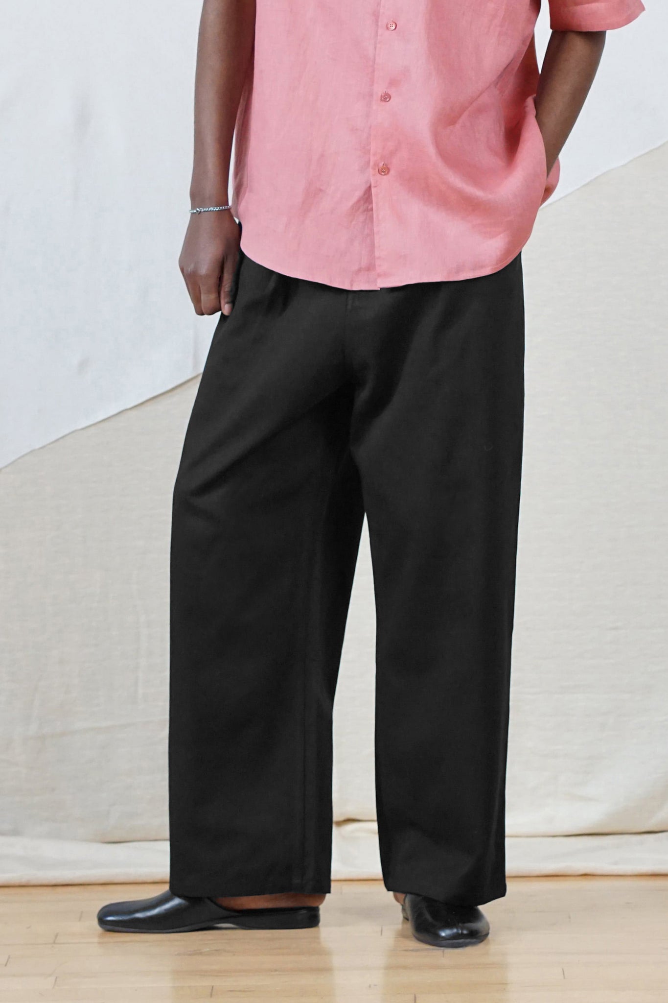 Uniform Pleated Wide Leg Pant in Black